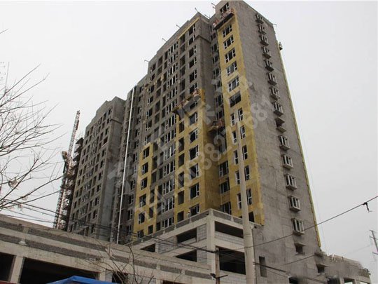 鄭州玻璃棉板可利用自身的導(dǎo)熱性保證室內(nèi)溫度